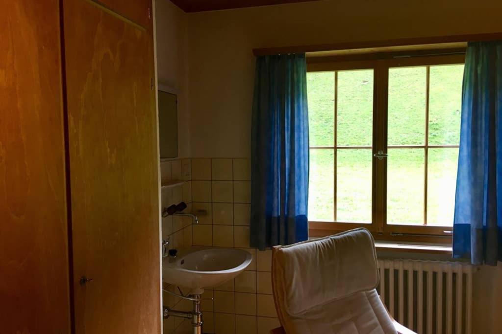 Ferienwohnung Uf Z'Enisch Klosters Exterior photo