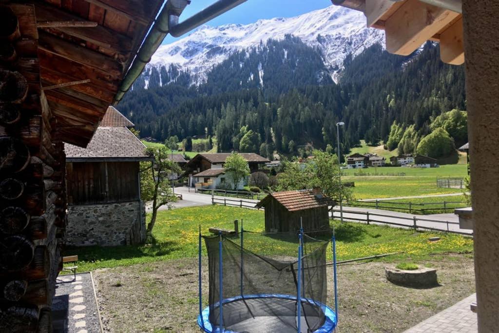 Ferienwohnung Uf Z'Enisch Klosters Exterior photo