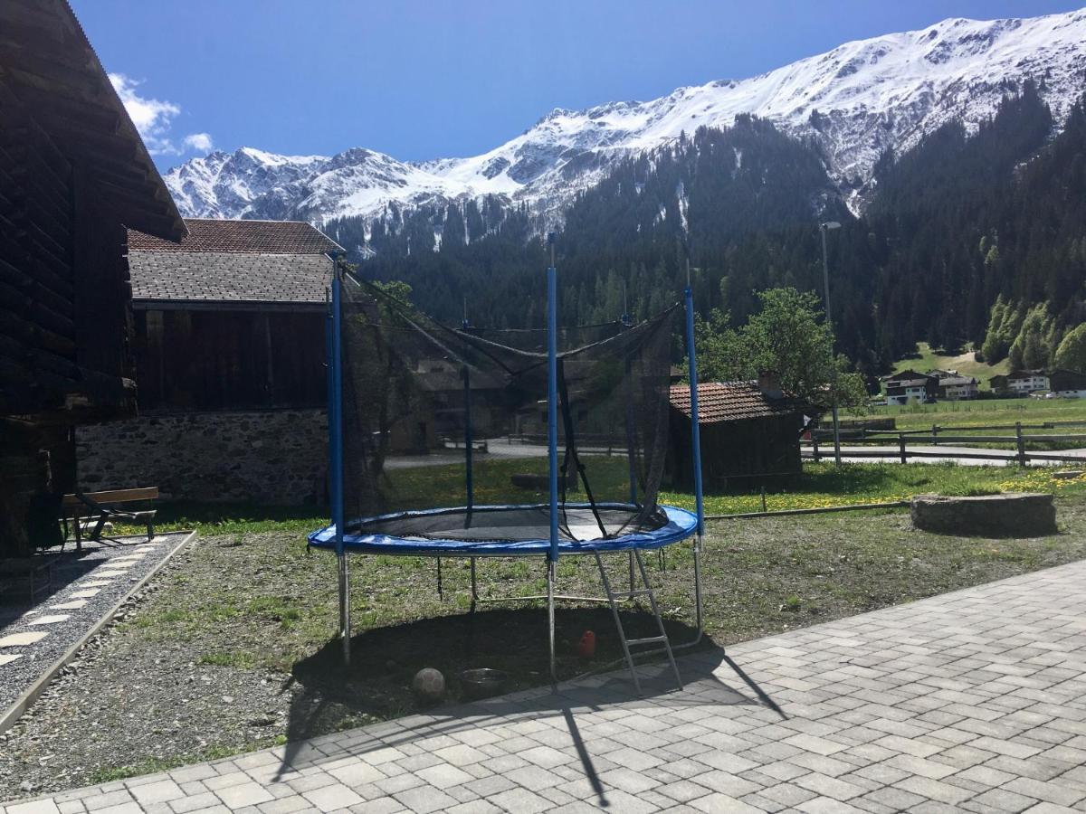 Ferienwohnung Uf Z'Enisch Klosters Exterior photo