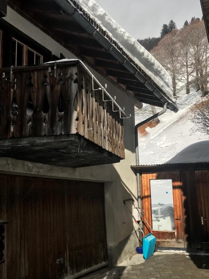Ferienwohnung Uf Z'Enisch Klosters Exterior photo