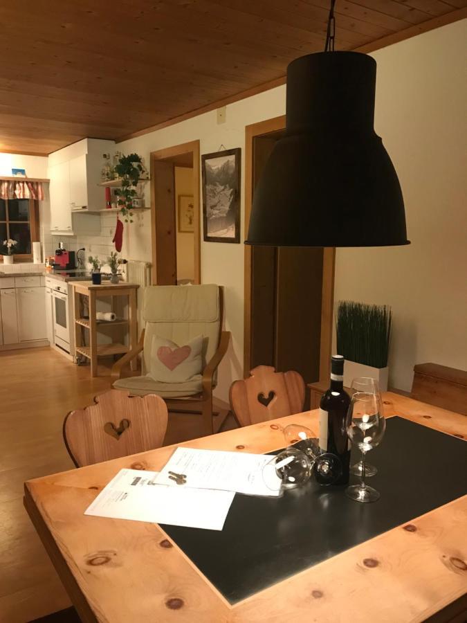Ferienwohnung Uf Z'Enisch Klosters Exterior photo
