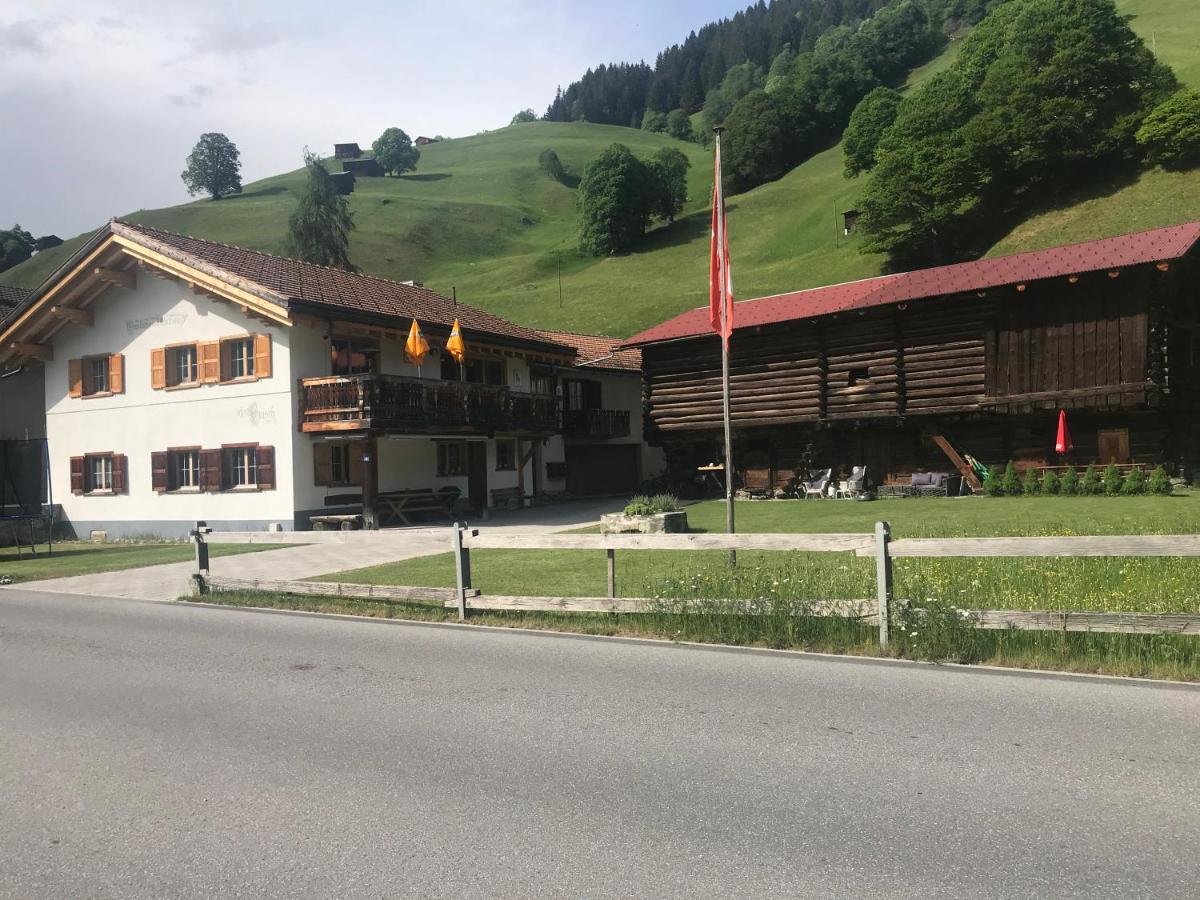 Ferienwohnung Uf Z'Enisch Klosters Exterior photo
