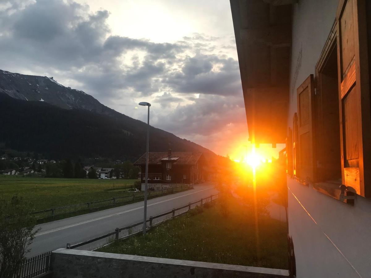 Ferienwohnung Uf Z'Enisch Klosters Exterior photo
