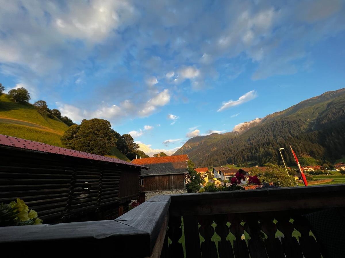 Ferienwohnung Uf Z'Enisch Klosters Exterior photo